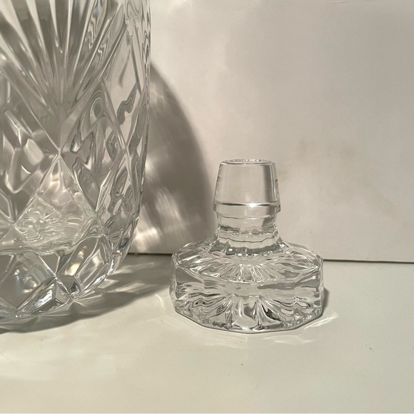 VTG Aberdeen Berkshire Crystal Decanter by Godinger, Cut Crystal (36 oz.) - Picture 5 of 9